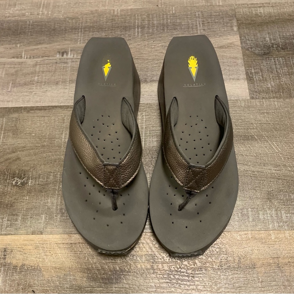 Volatile Analisa Wedge Thong Sandals Size 9